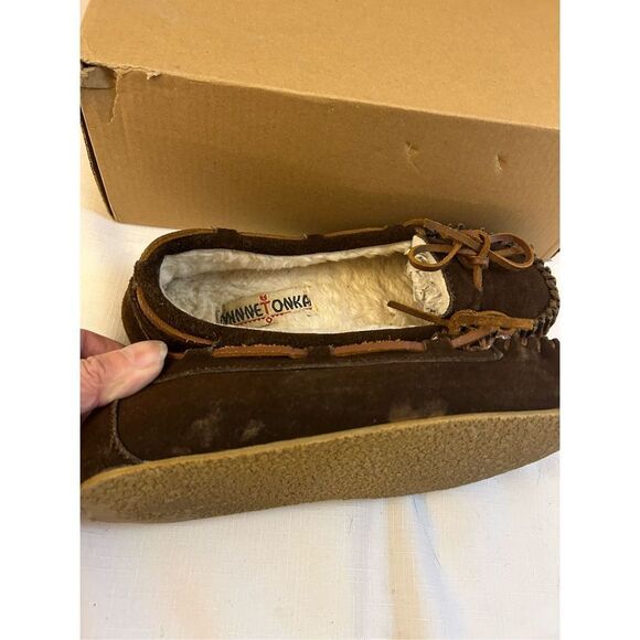 Minnetonka Brown Leather fur lined moccasin slippers size 6 women’s - Picture 4 of 5